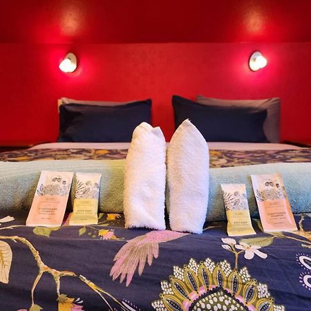 A Stone'S Throw From Town Main House Hotel Dunedin Bagian luar foto