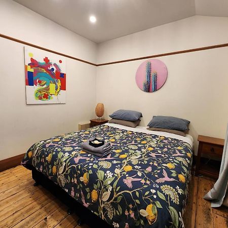 A Stone'S Throw From Town Main House Hotel Dunedin Bagian luar foto