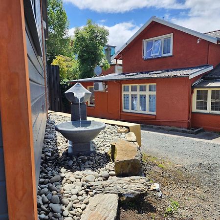 A Stone'S Throw From Town Main House Hotel Dunedin Bagian luar foto