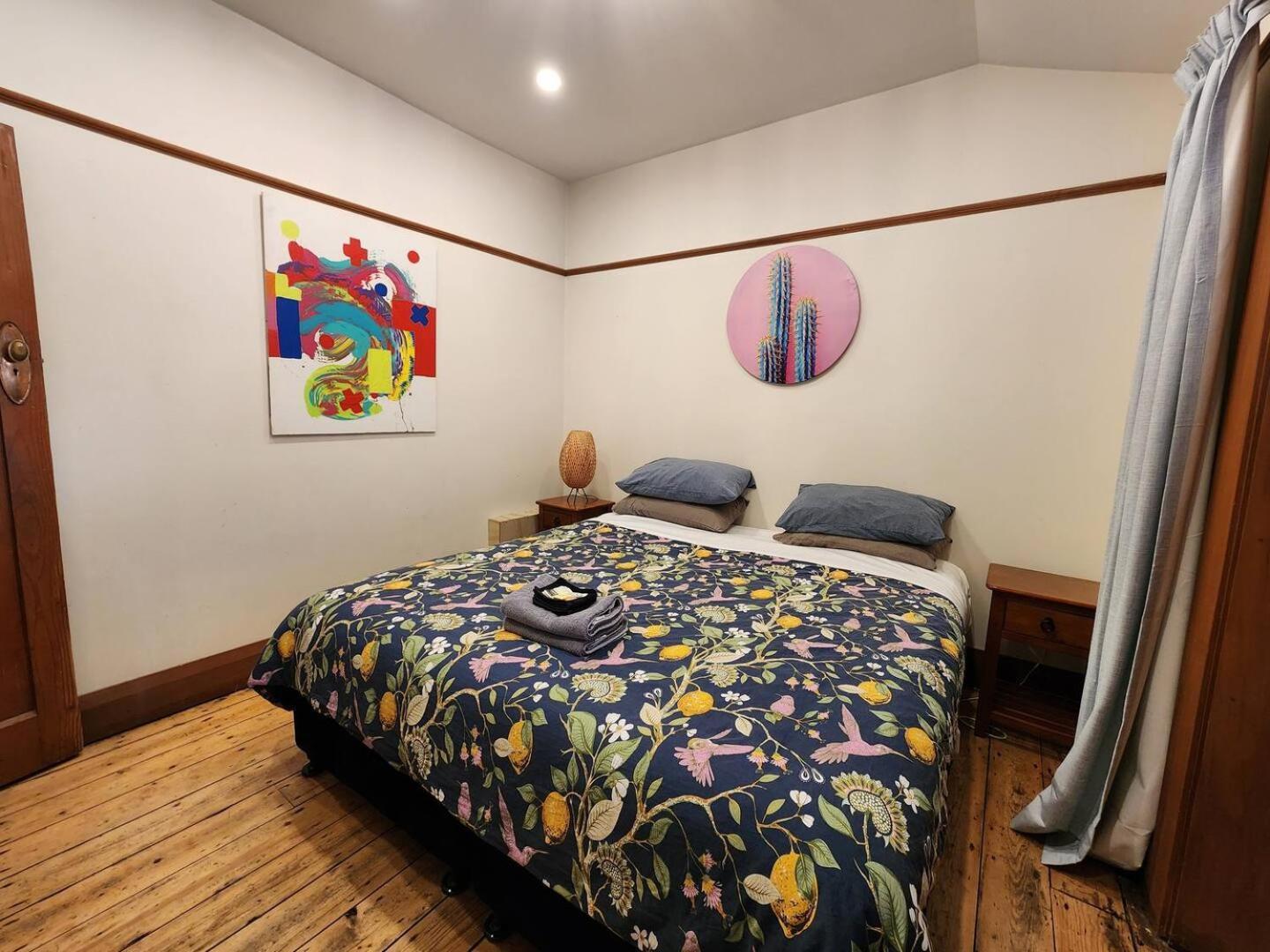 A Stone'S Throw From Town Main House Hotel Dunedin Bagian luar foto