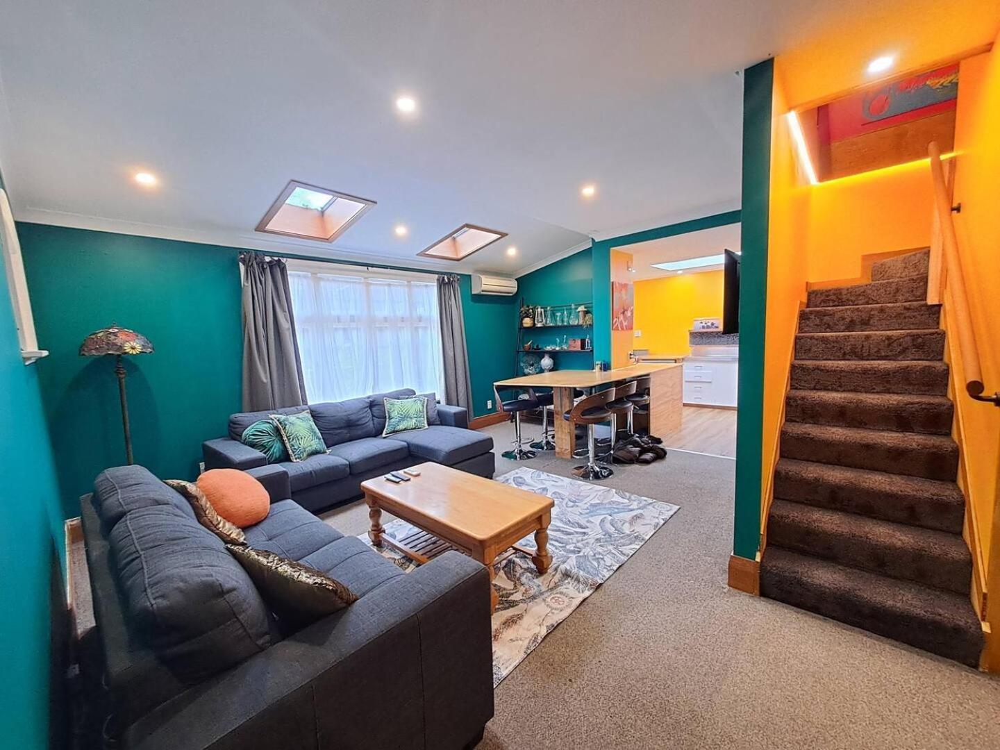 A Stone'S Throw From Town Main House Hotel Dunedin Bagian luar foto